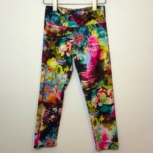 CLOSEOUT \Onzie\• Colorful Floral Crop Leggings